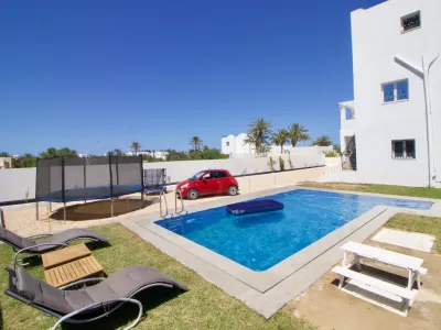 Photo 31 de Aghir : Situé dans la résidence Lavandolive