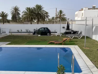 Photo 36 de Aghir : Situé dans la résidence Lavandolive