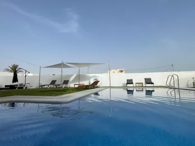 Photo 38 de Aghir : Situé dans la résidence Lavandolive