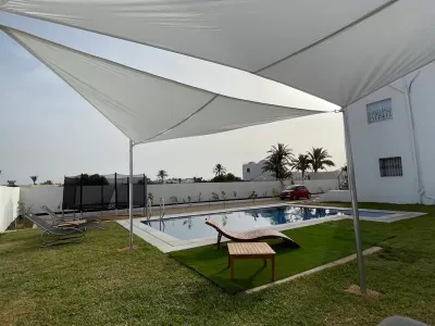 Photo 39 de Aghir : Situé dans la résidence Lavandolive