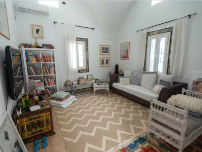 Chambre privée dans une maison/un espace de travail/une terrasse artistique