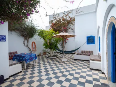 Photo 10 de Chambre privée dans une maison/un espace de travail/une terrasse artistique