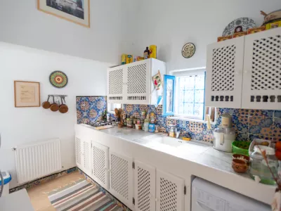 Photo 11 de Chambre privée dans une maison/un espace de travail/une terrasse artistique