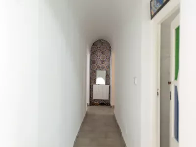 Photo 12 de Chambre privée dans une maison/un espace de travail/une terrasse artistique