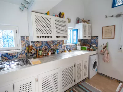 Photo 4 de Chambre privée dans une maison/un espace de travail/une terrasse artistique