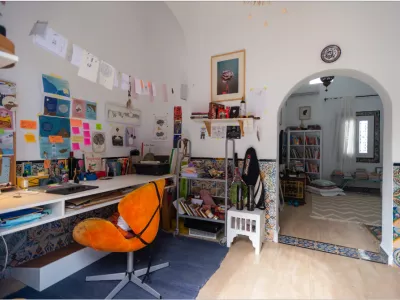 Photo 7 de Chambre privée dans une maison/un espace de travail/une terrasse artistique