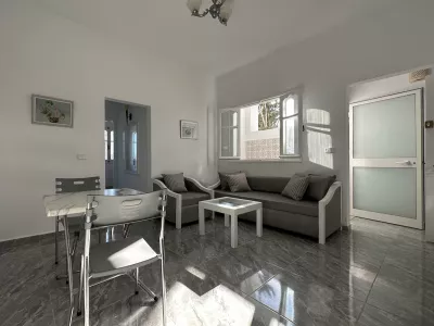 Grand Appartement s+1 (5 min de la plage)