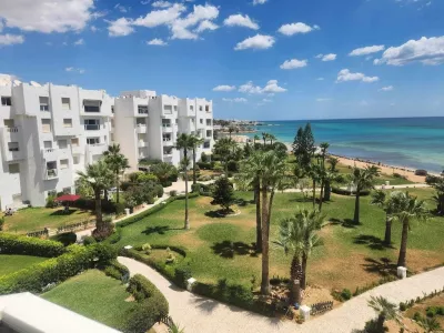 Photo 5 de Superbe appartement en bord de mer/vue à Hammamet