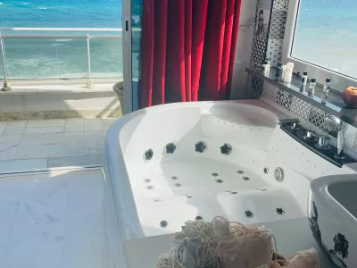 Photo 13 de Superbe appt au centre, jacuzzi pieds dans l’eau