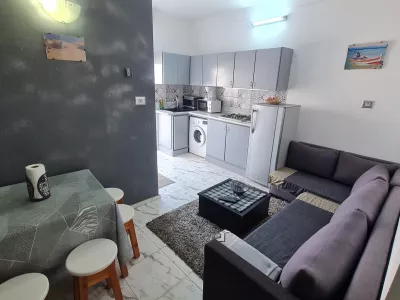 Photo 2 de T2 de charme vue mer sur la corniche houmet souk