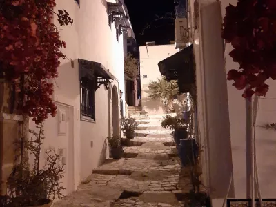 Photo 11 de Petite place des artistes