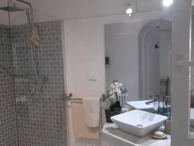 Photo 6 de Petite place des artistes