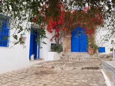 Photo 8 de Petite place des artistes