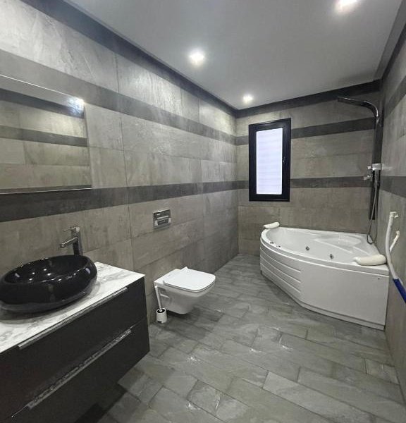 Villa with Private Pool and large accommodation - Photo 9