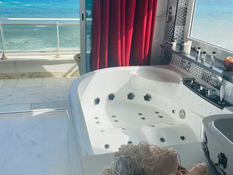 Superbe appt au centre, jacuzzi pieds dans l’eau - Photo 13