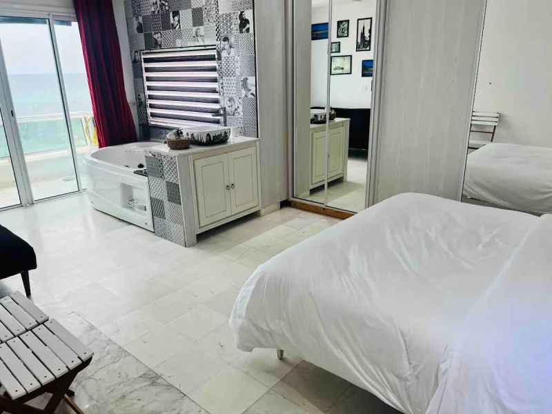 Superbe appt au centre, jacuzzi pieds dans l’eau - Photo 15