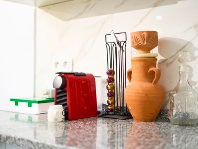 Photo 3 de Bord de mer 1BR à Hammamet | Moderne • Balcon • Climatisation