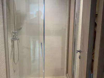 Photo 7 de Moderne S+1 avec piscine à 400m de la plage