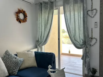 Photo 3 de The Blue Luxury Apartment Residence avec piscine