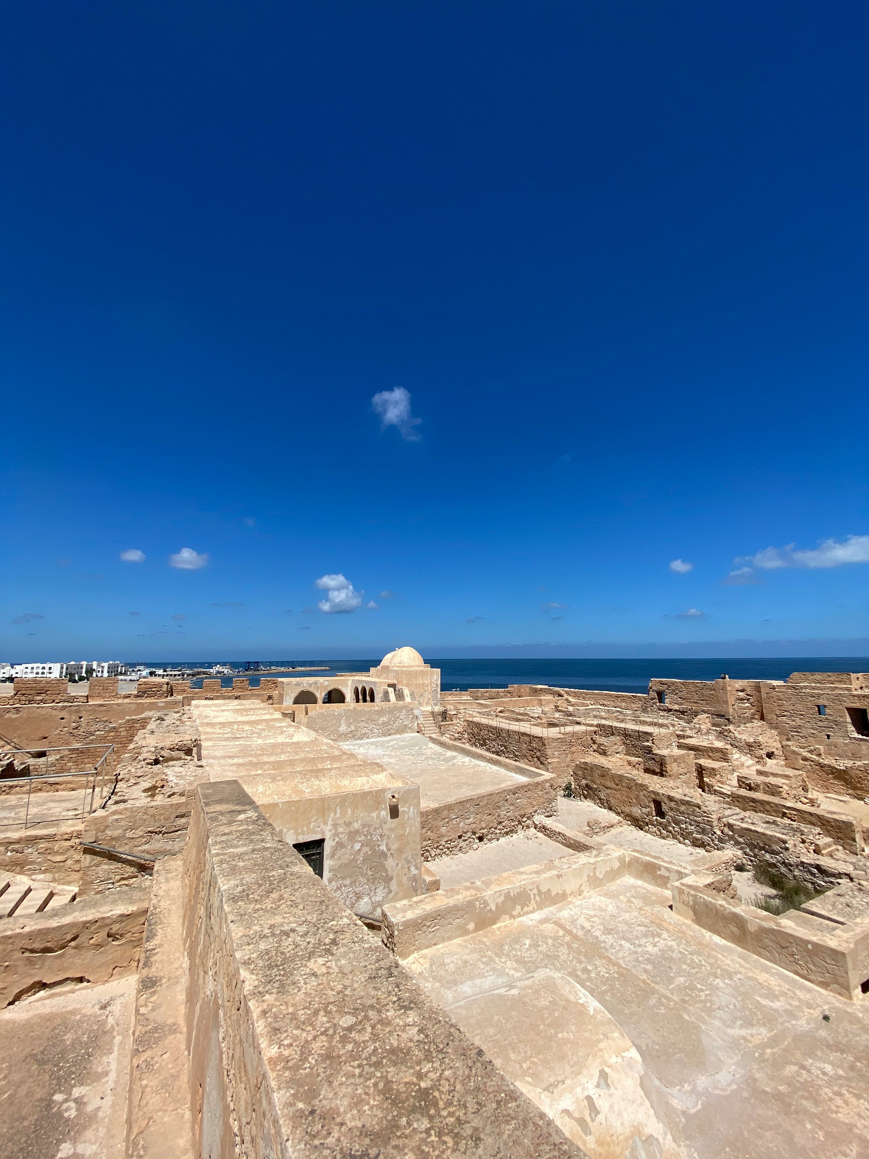 Vue aérienne de la côte du Cap Bon avec Hammamet, plages de sable fin et port de Yasmine, Tunisie