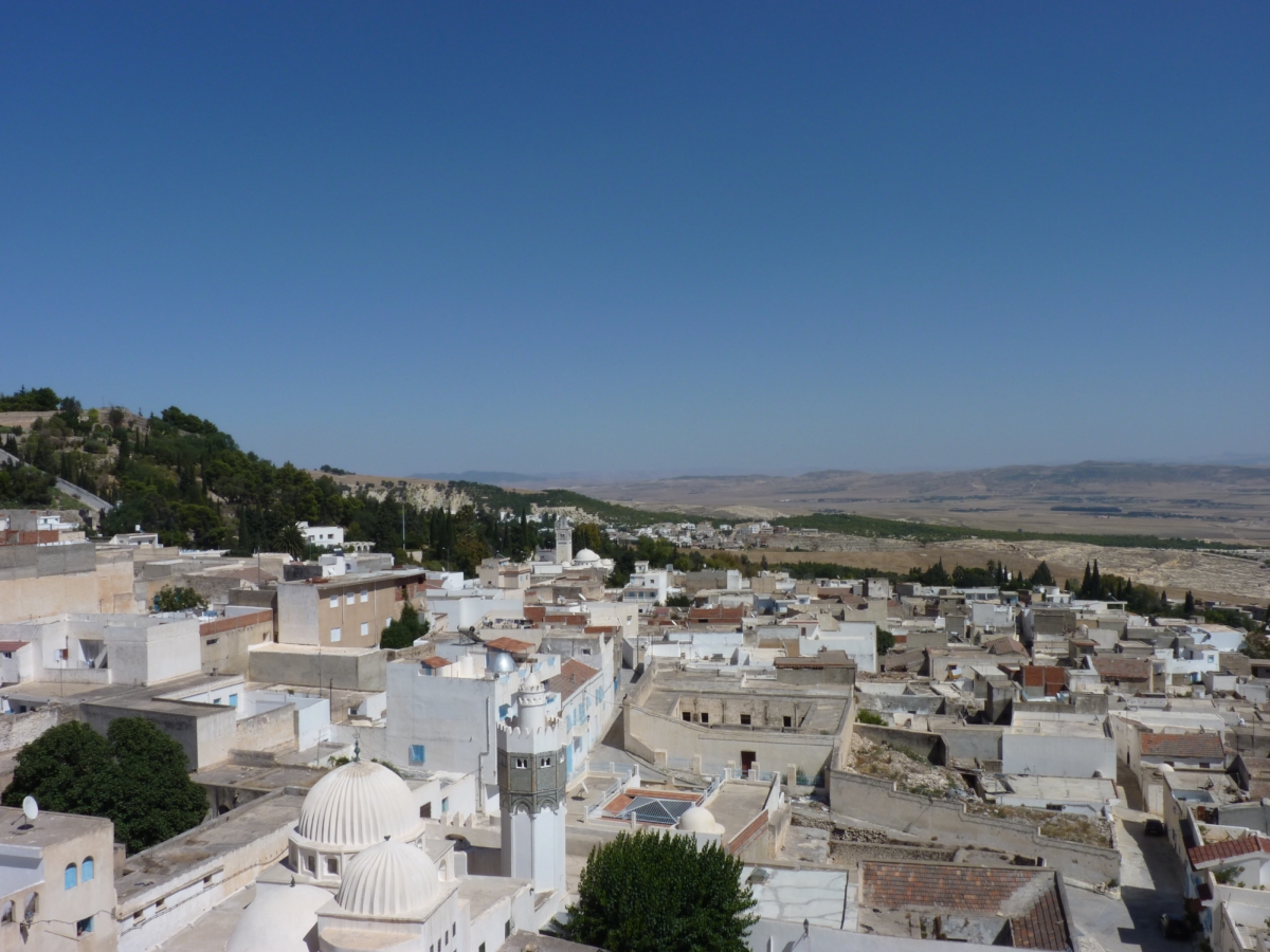 Kasbah ottomane du Kef perchée à 850 m d'altitude, vue sur la vallée et les montagnes du nord-ouest tunisien