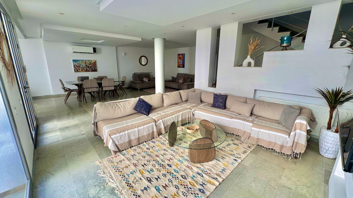 Villa Triplex à 200m de la plage à Hammamet Nord