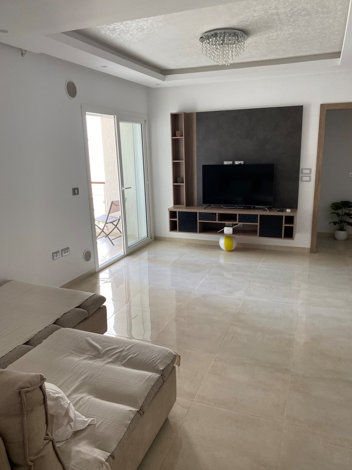 Moderne S+1 avec piscine à 400m de la plage