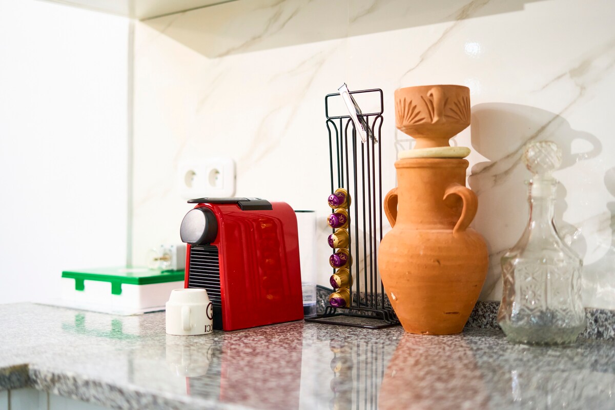 Bord de mer 1BR à Hammamet | Moderne • Balcon • Climatisation