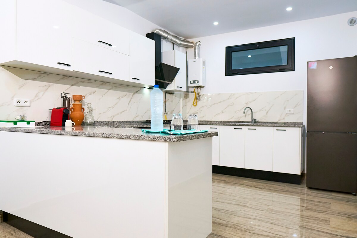 Bord de mer 1BR à Hammamet | Moderne • Balcon • Climatisation