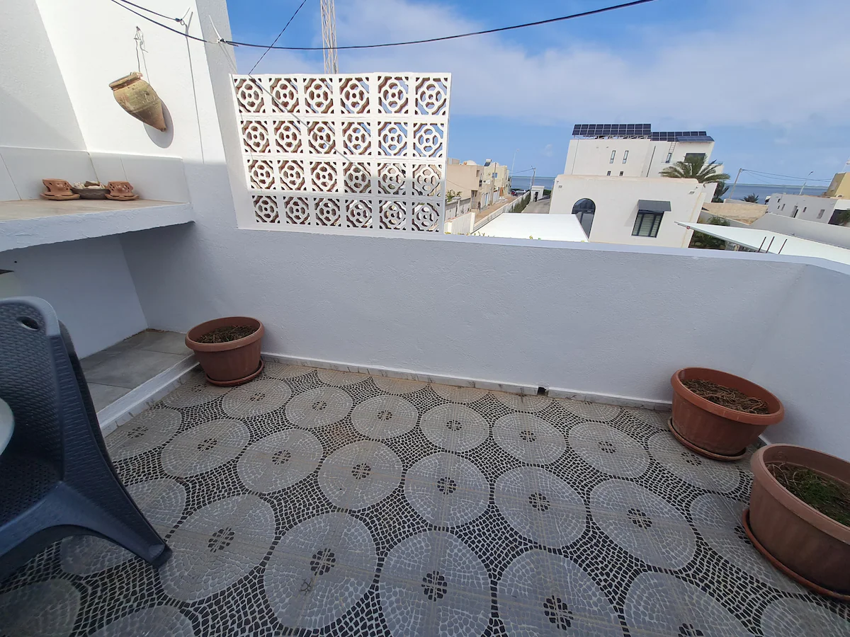 T2 de charme vue mer sur la corniche houmet souk