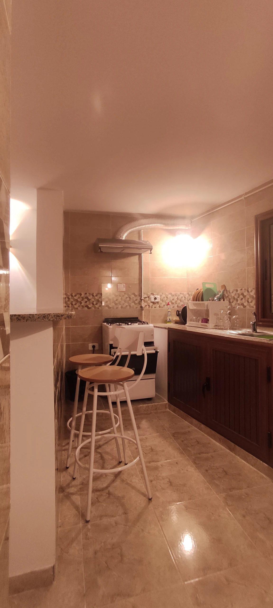 Studio sur le toit idéal pour voyageurs solo/duo.