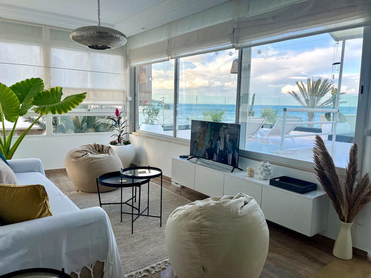 Photo de Pieds dans l’eau au cœur de la Marsa - Location à Ben Hazem